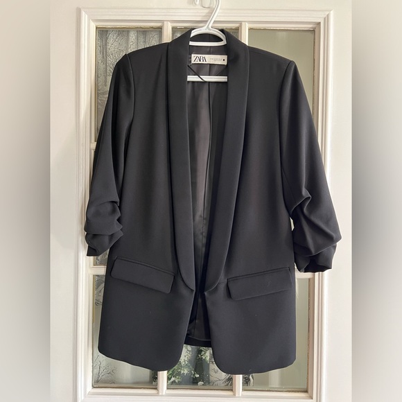Brand new Zara blazer w roll up sleeves - Picture 4 of 4